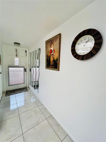 9820 S Hollybrook Lake Dr 202, Pembroke Pines, FL 33025