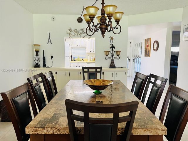 9820 S Hollybrook Lake Dr 202, Pembroke Pines, FL 33025