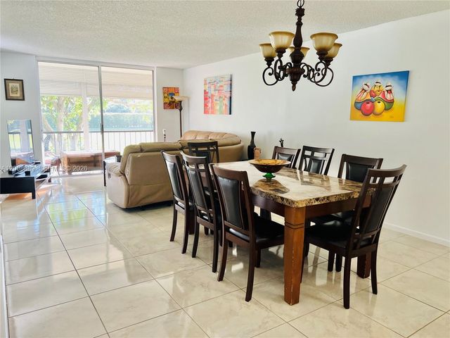 9820 S Hollybrook Lake Dr 202, Pembroke Pines, FL 33025