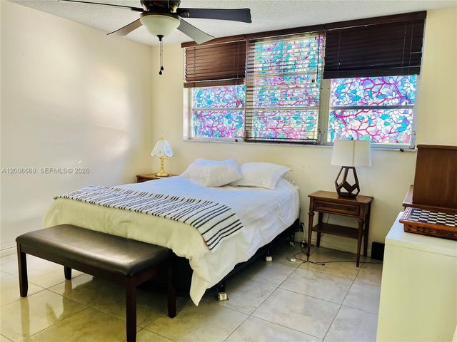 9820 S Hollybrook Lake Dr 202, Pembroke Pines, FL 33025