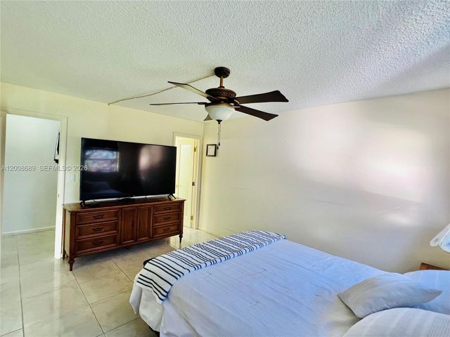 9820 S Hollybrook Lake Dr 202, Pembroke Pines, FL 33025