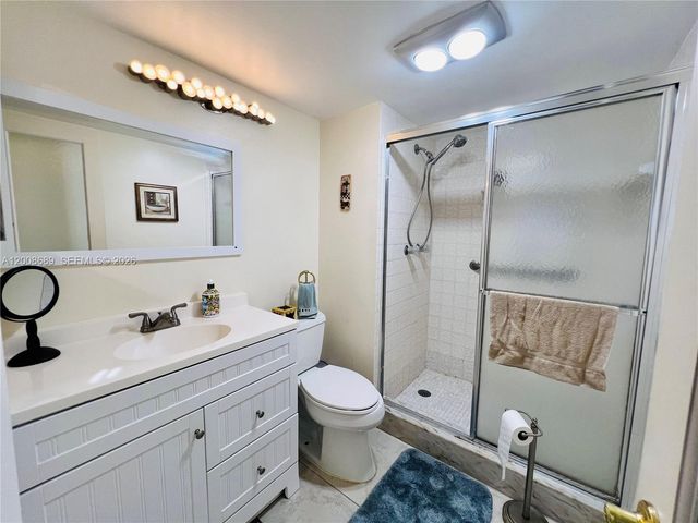 9820 S Hollybrook Lake Dr 202, Pembroke Pines, FL 33025