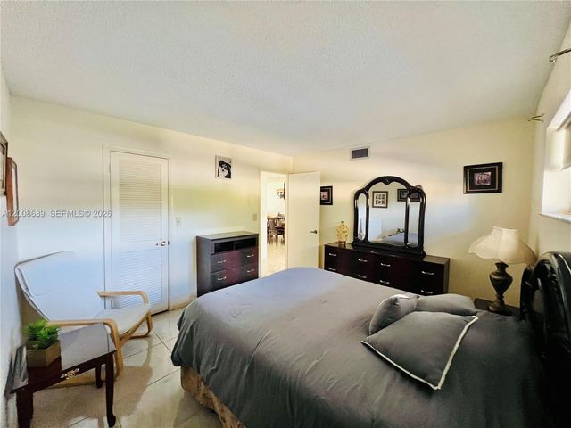 9820 S Hollybrook Lake Dr 202, Pembroke Pines, FL 33025