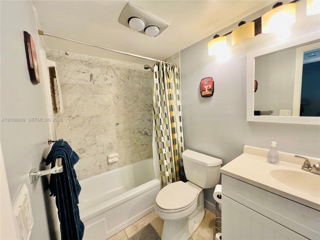 9820 S Hollybrook Lake Dr 202, Pembroke Pines, FL 33025