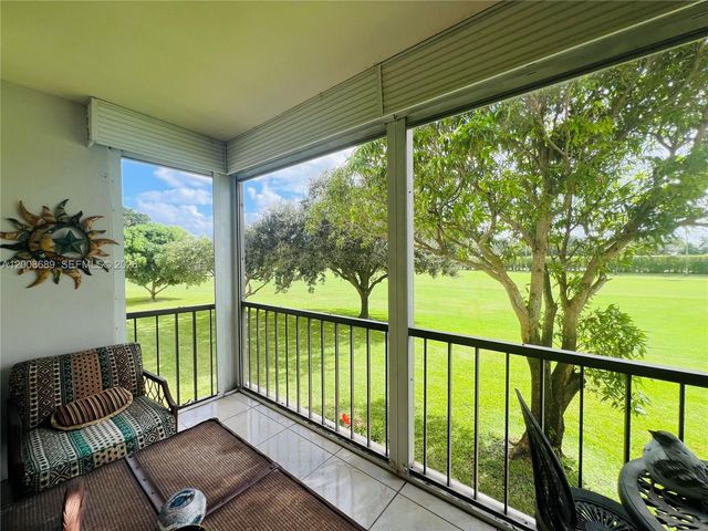 9820 S Hollybrook Lake Dr 202, Pembroke Pines, FL 33025
