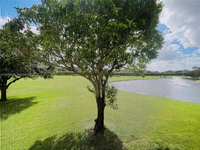 9820 S Hollybrook Lake Dr 202, Pembroke Pines, FL 33025