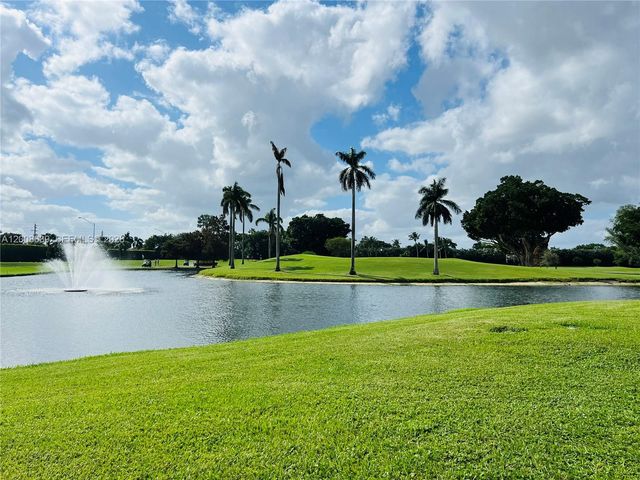 9820 S Hollybrook Lake Dr 202, Pembroke Pines, FL 33025
