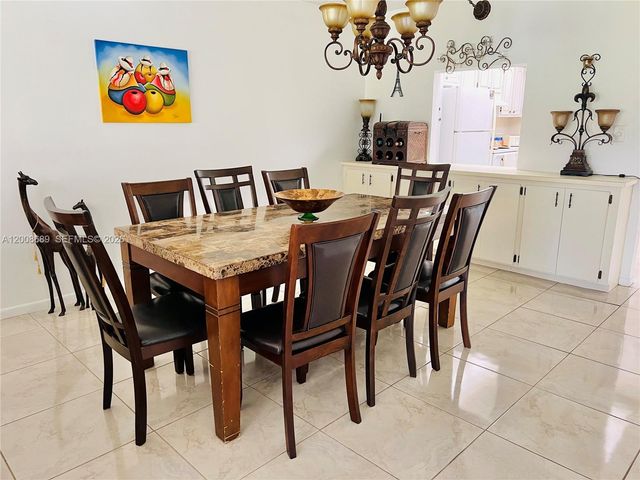 9820 S Hollybrook Lake Dr 202, Pembroke Pines, FL 33025