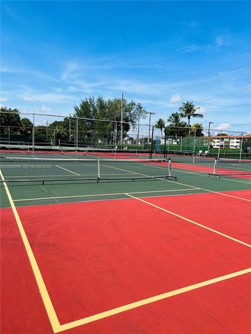 9820 S Hollybrook Lake Dr 202, Pembroke Pines, FL 33025