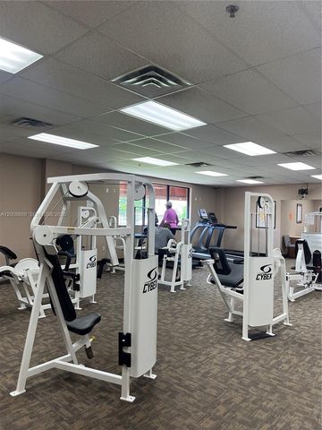 9820 S Hollybrook Lake Dr 202, Pembroke Pines, FL 33025