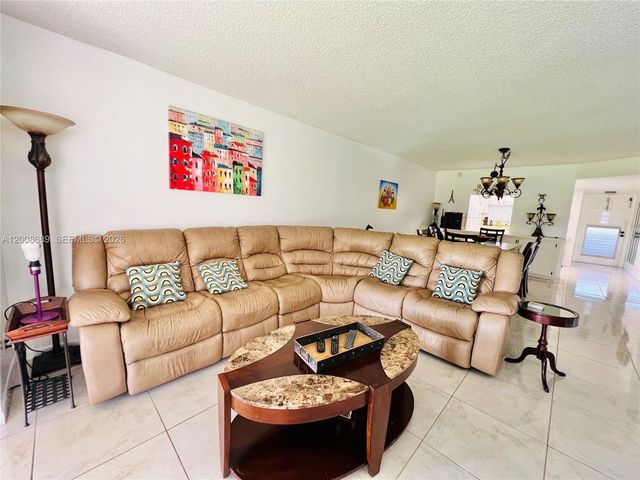 9820 S Hollybrook Lake Dr 202, Pembroke Pines, FL 33025