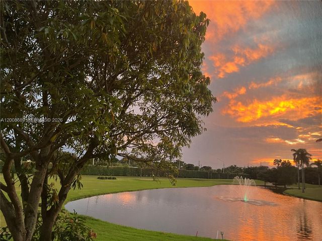 9820 S Hollybrook Lake Dr 202, Pembroke Pines, FL 33025