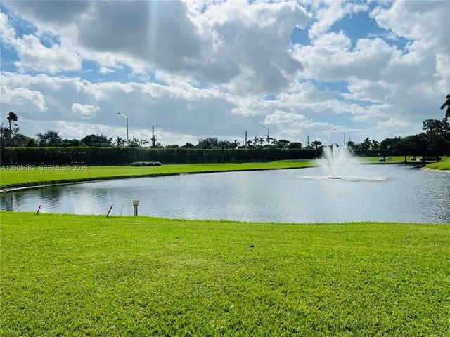 9820 S Hollybrook Lake Dr 202, Pembroke Pines, FL 33025