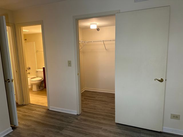 214 Glengarry Drive 201, Bloomingdale, IL 60108