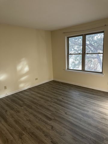 214 Glengarry Drive 201, Bloomingdale, IL 60108