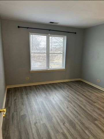 214 Glengarry Drive 201, Bloomingdale, IL 60108