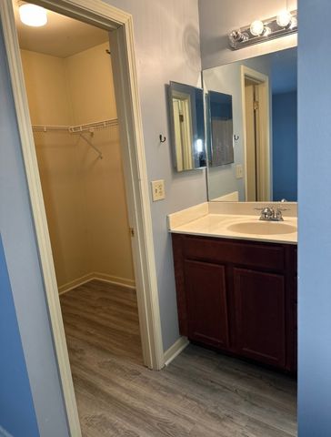 214 Glengarry Drive 201, Bloomingdale, IL 60108