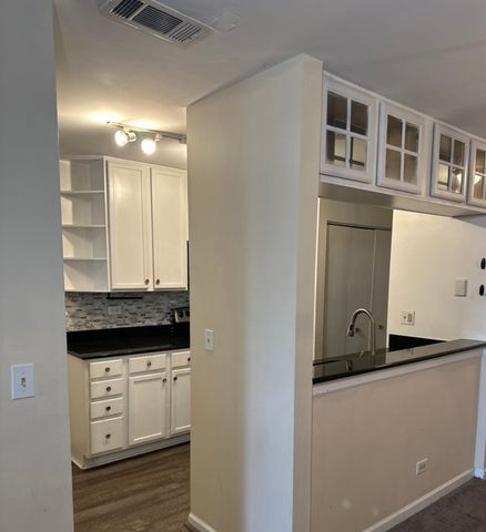 214 Glengarry Drive 201, Bloomingdale, IL 60108