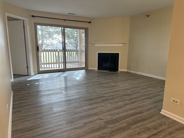 214 Glengarry Drive 201, Bloomingdale, IL 60108