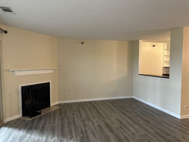 214 Glengarry Drive 201, Bloomingdale, IL 60108