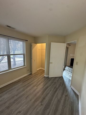 214 Glengarry Drive 201, Bloomingdale, IL 60108