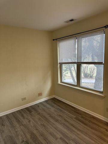 214 Glengarry Drive 201, Bloomingdale, IL 60108