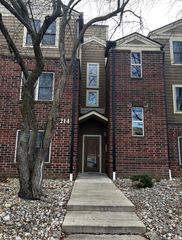 214 Glengarry Drive 201, Bloomingdale, IL 60108