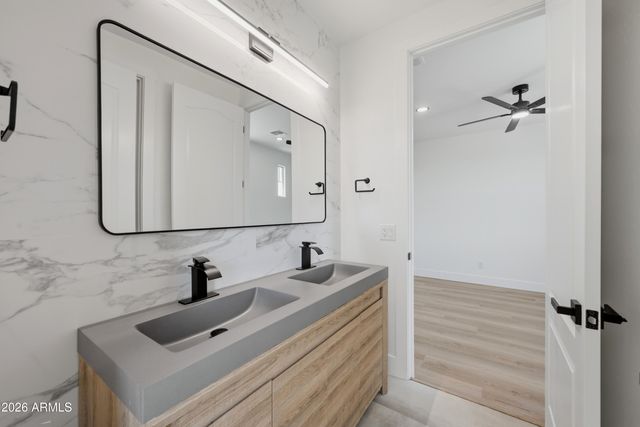 19994 W GLENROSA Avenue, Litchfield Park, AZ 85340