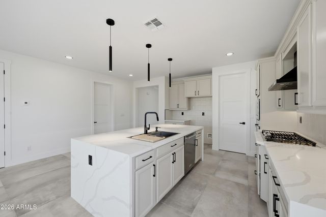 19994 W GLENROSA Avenue, Litchfield Park, AZ 85340
