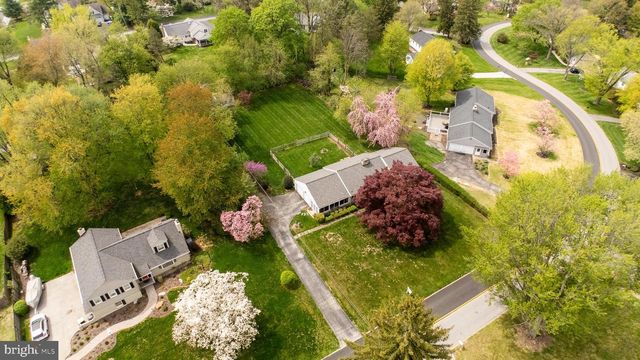 1247 THOMAS RD, Wayne, PA 19087