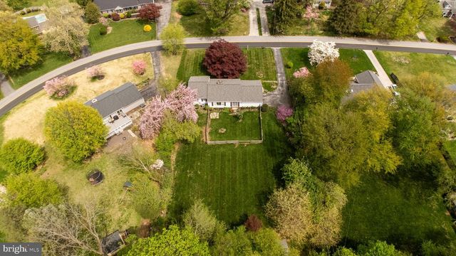 1247 THOMAS RD, Wayne, PA 19087