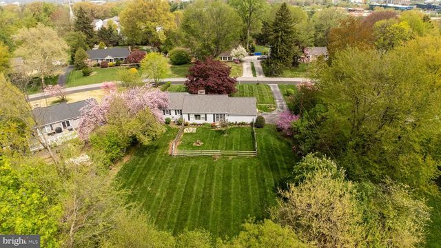 1247 THOMAS RD, Wayne, PA 19087