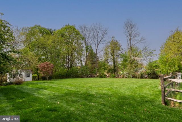 1247 THOMAS RD, Wayne, PA 19087