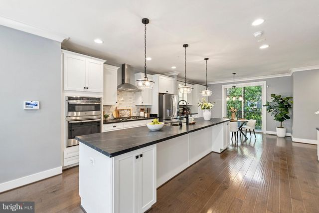2876 LOWEN VALLEY RD, Alexandria, VA 22303