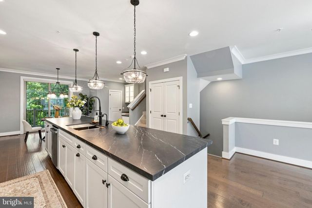 2876 LOWEN VALLEY RD, Alexandria, VA 22303