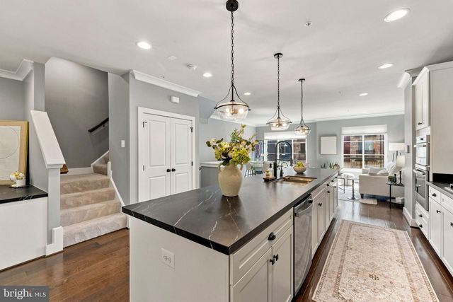 2876 LOWEN VALLEY RD, Alexandria, VA 22303
