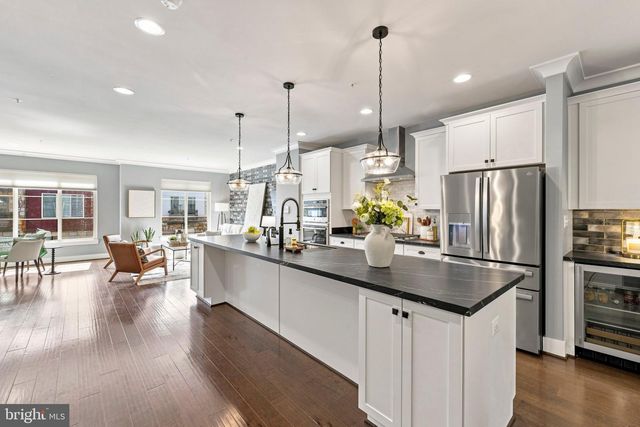 2876 LOWEN VALLEY RD, Alexandria, VA 22303