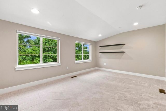 2876 LOWEN VALLEY RD, Alexandria, VA 22303