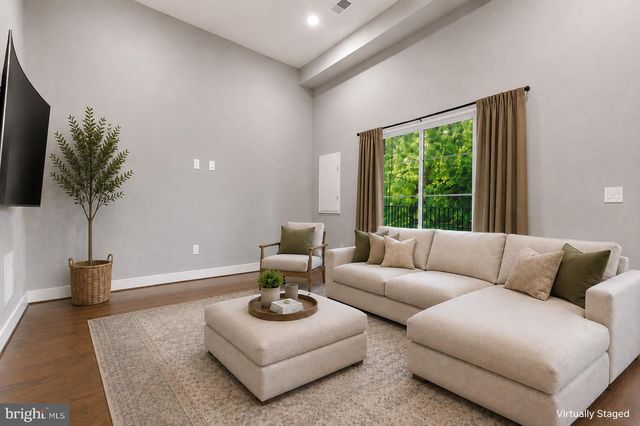 2876 LOWEN VALLEY RD, Alexandria, VA 22303