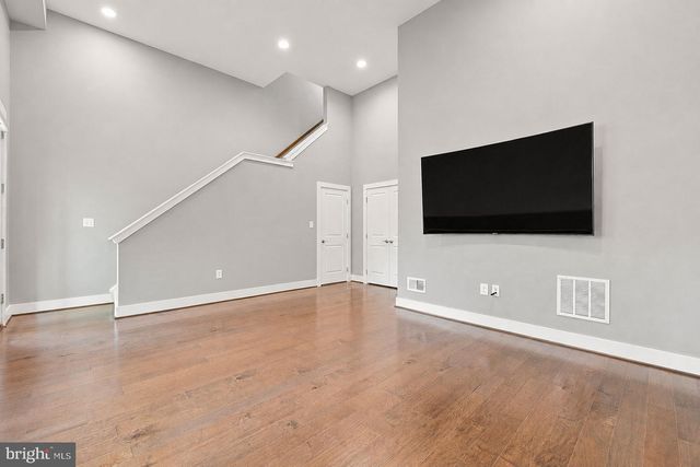2876 LOWEN VALLEY RD, Alexandria, VA 22303