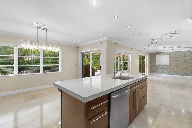 317 NE 2ND Street, Boca Raton, FL 33432