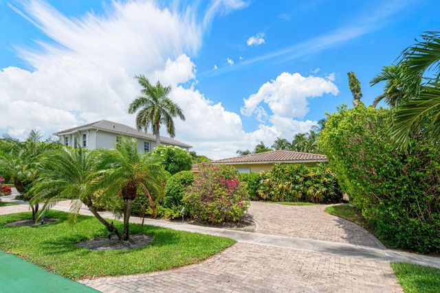 317 NE 2ND Street, Boca Raton, FL 33432