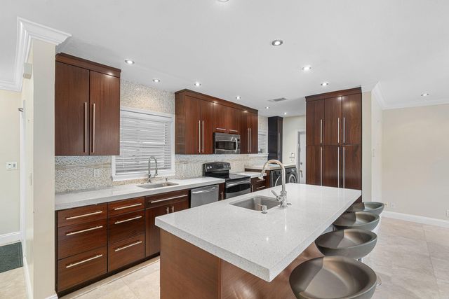 317 NE 2ND Street, Boca Raton, FL 33432