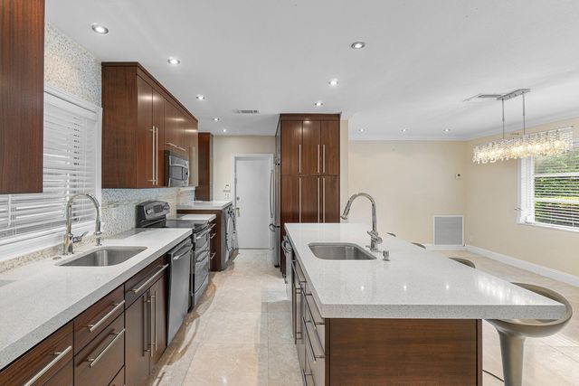 317 NE 2ND Street, Boca Raton, FL 33432