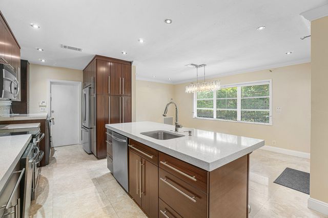 317 NE 2ND Street, Boca Raton, FL 33432
