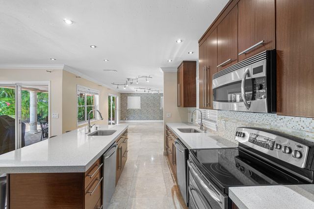 317 NE 2ND Street, Boca Raton, FL 33432