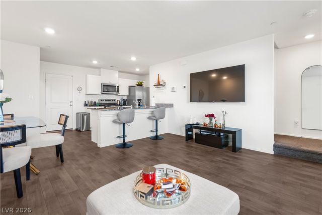 1128 Scarlet Sparrow Street, Henderson, NV 89011