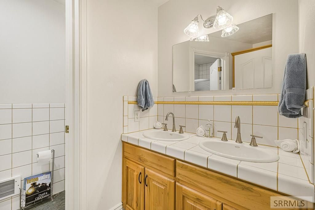 Image 16 of property listing at 5335 Fox Creek Hollow, Victor, ID 83455