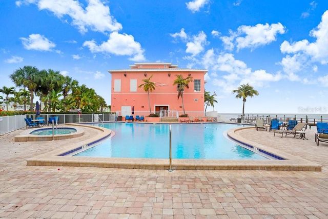 5012 STARFISH DRIVE SE B, St Petersburg, FL 33705