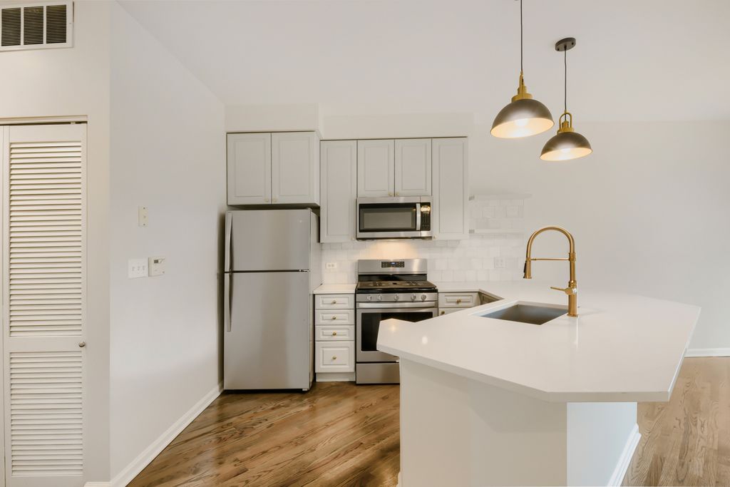 1357 W Fullerton Avenue B, Chicago, IL 60614 — photo 3